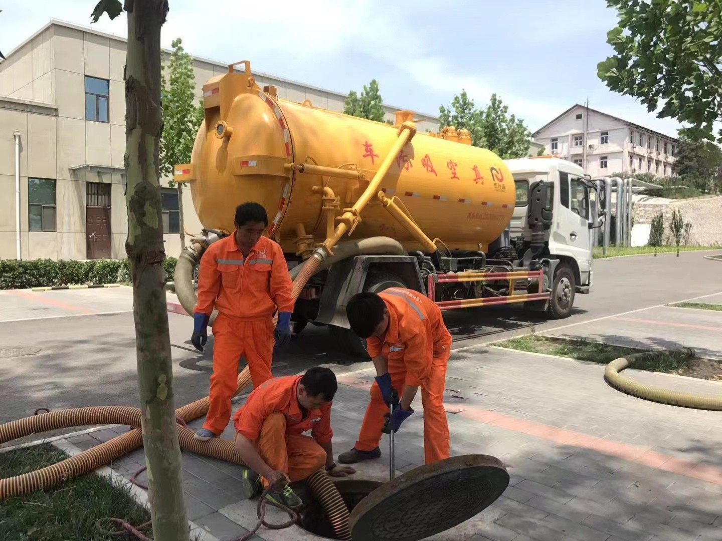 荔湾化粪池清理与5-8吨吸粪车施工效率分析